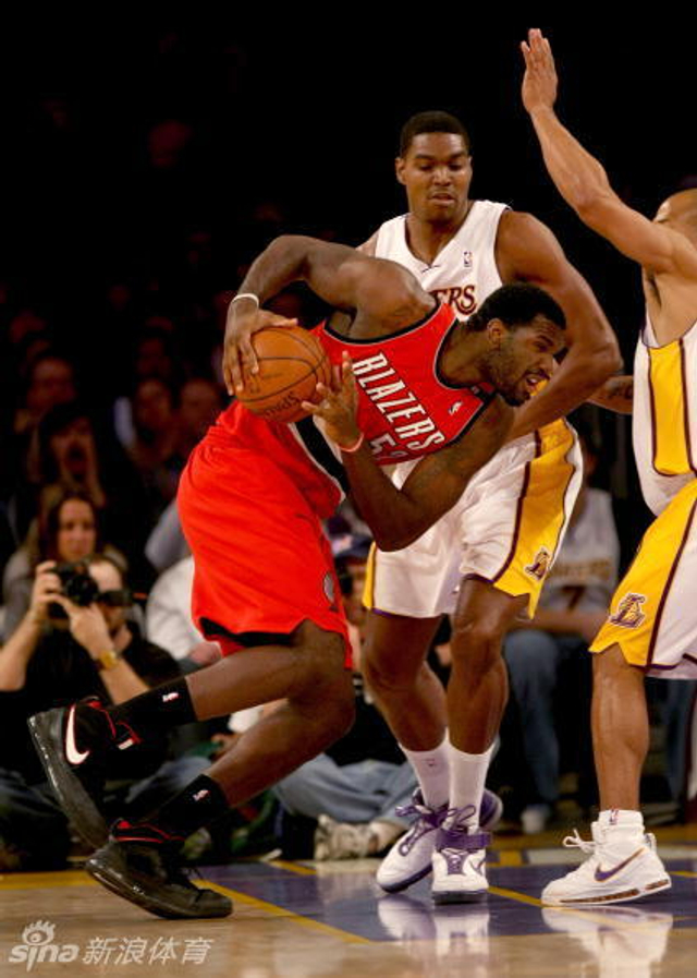 与拜纳姆场上对决