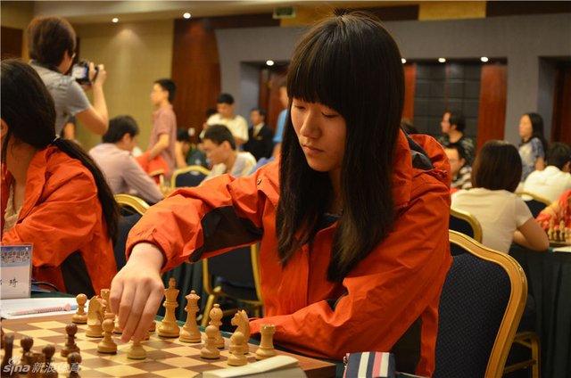 小美女郭琦出子小心翼翼