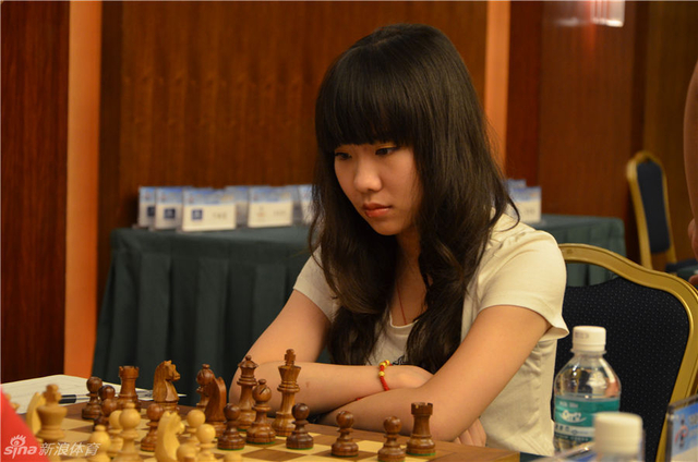 章晓雯淡雅出战