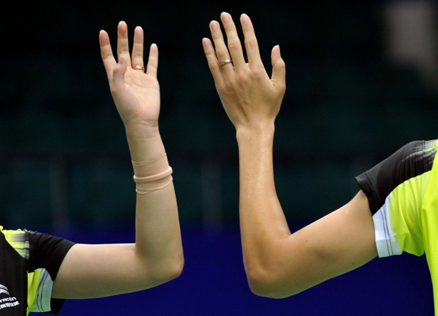 张楠赵芸蕾耀眼戒指