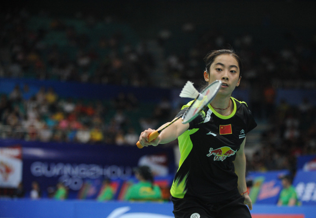 王适娴前场截击