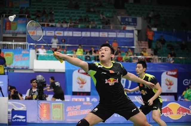 邱子瀚比赛中回球