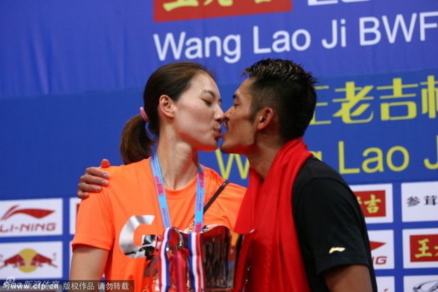 林丹与谢杏芳深情相吻