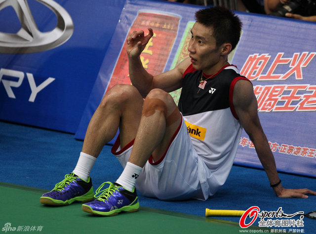 李宗伟场边休息