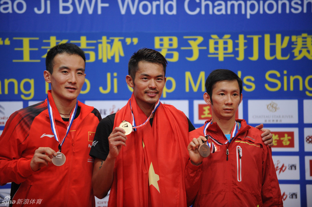 林丹与季军选手们合影