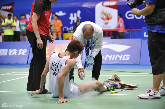 李宗伟受伤退赛