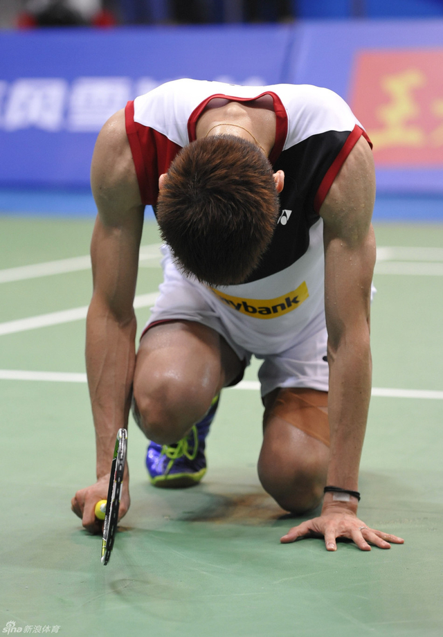 李宗伟已经站不起来