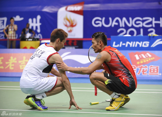 林丹询问李宗伟伤情