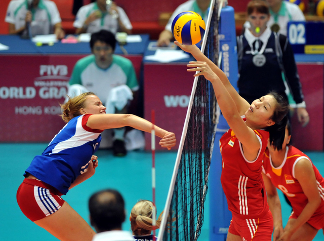 徐云丽奋力拦网