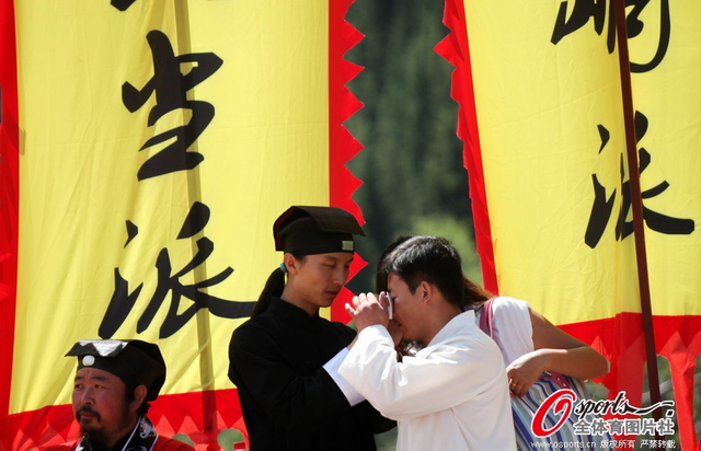 打之前得喝一杯