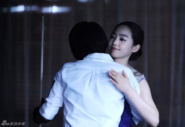 车侑蓝和对手拥抱