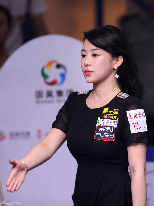 潘晓婷和对手握手