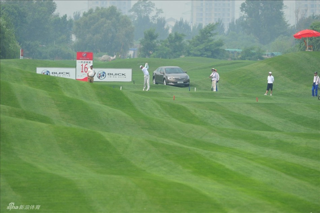 一杆进洞别克大奖