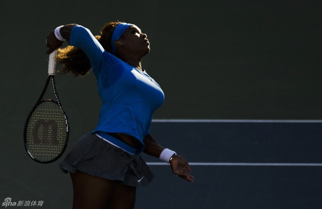 威廉姆斯大力发球