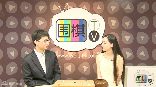 孟泰龄和黑嘉嘉主持