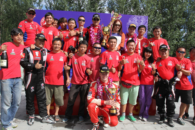 东南汽车大福基金车队合影