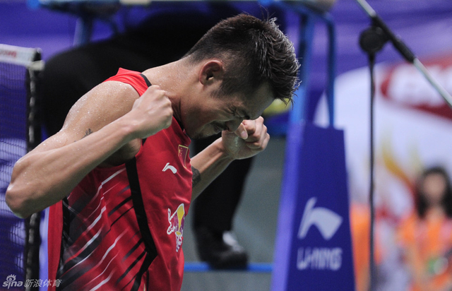 林丹握拳庆祝