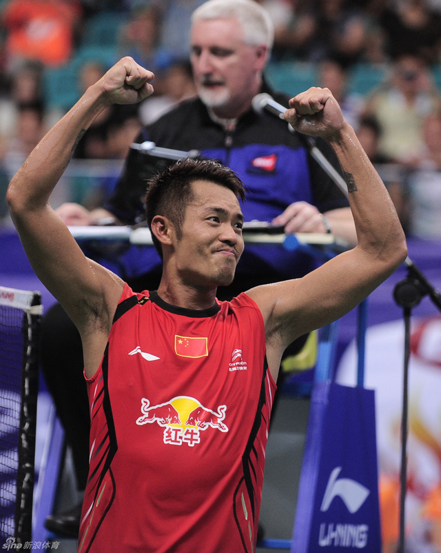 林丹高举双臂