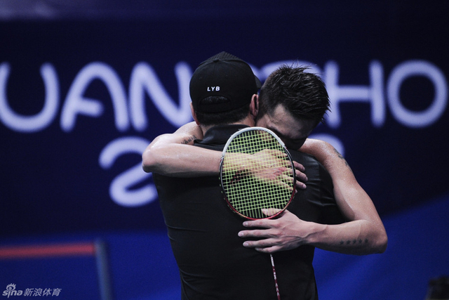 林丹拥抱李永波