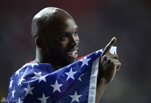 梅里特身披美国国旗