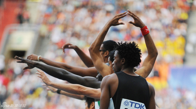 接力队员等待队友