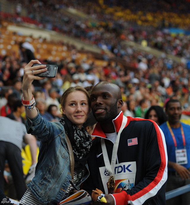 梅里特和粉丝合影