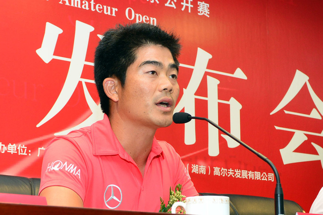 球员代表梁文冲讲话