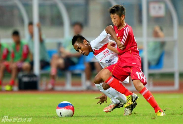 徐皓阳积极拼抢