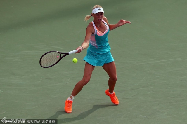 沃兹尼亚奇正手回球