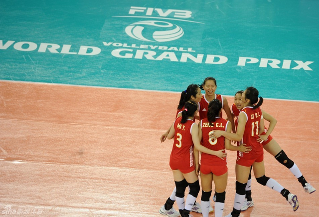 中国队拥抱庆祝