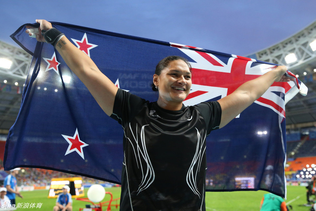 女子铅球-亚当斯