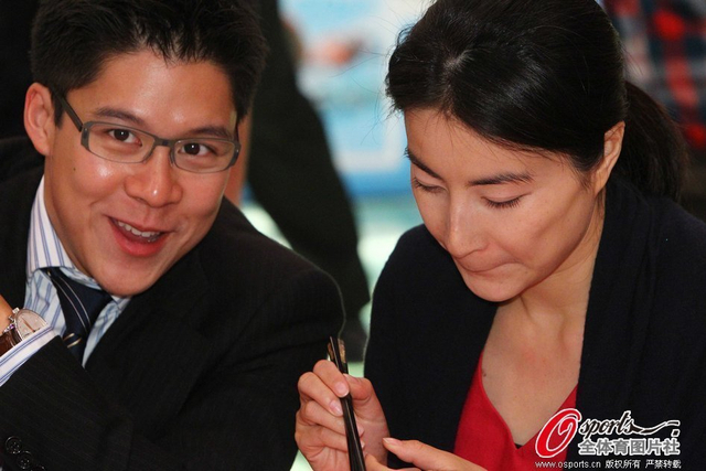2月，香港体育新闻协会活动，郭晶晶霍启刚出席