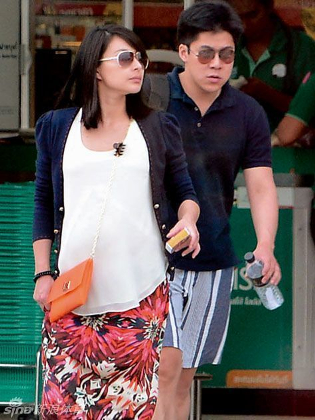 郭晶晶挺大肚携老公游泰国