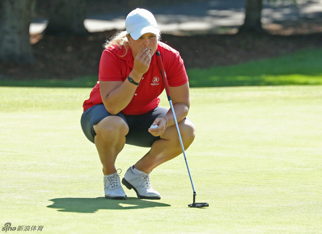 卡罗琳-赫德沃冲上领先