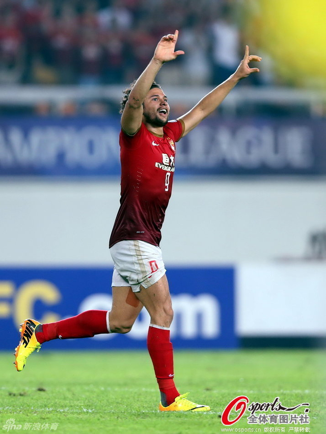 埃神庆祝自己亚冠首球