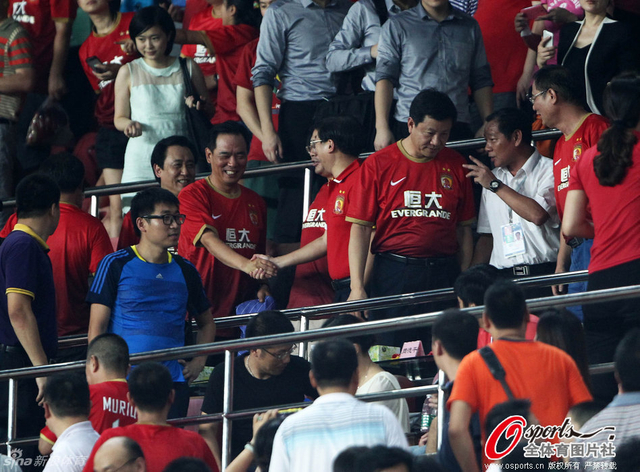 蔡振华笑的合不拢嘴