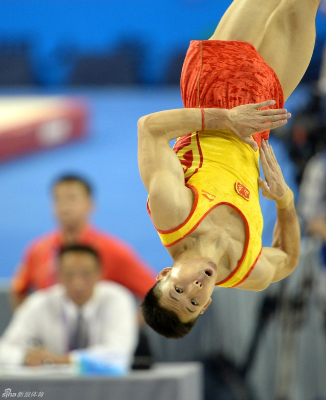 张成龙在自由操比赛中