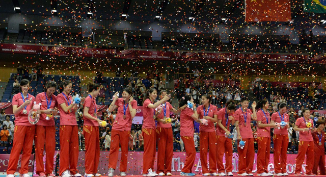 中国女排上台领奖