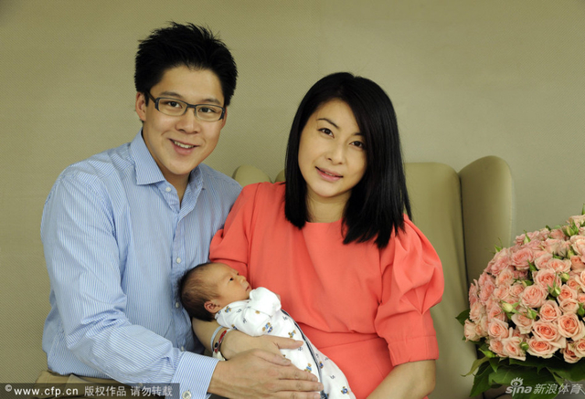 郭晶晶霍启刚公布爱子照