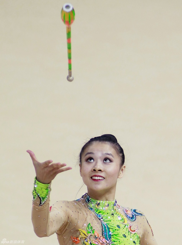 邓森悦在棒操比赛中