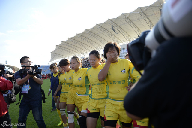 北京队球员伤心掩面