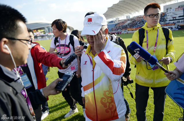 北京队领队郑红军在比赛结束后接受采访