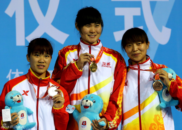 女子佩剑个人朱敏夺冠