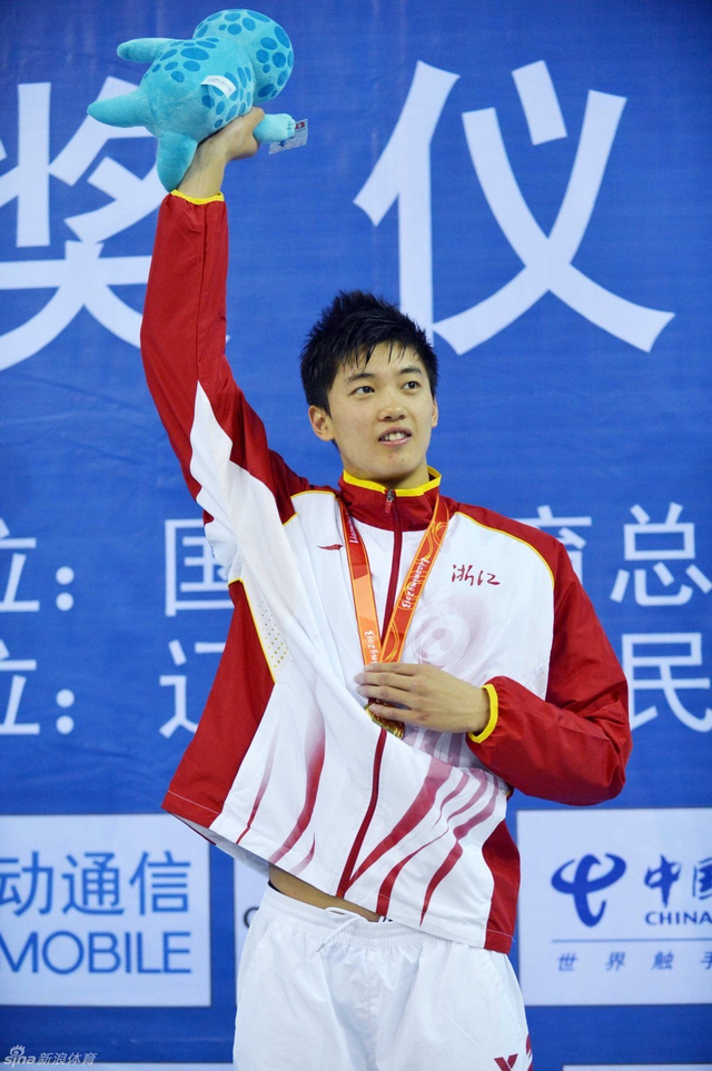 汪顺在领奖台上