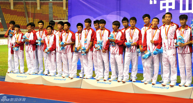 浙江队在领奖台上