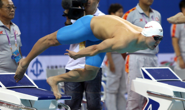 张琳在比赛中入水