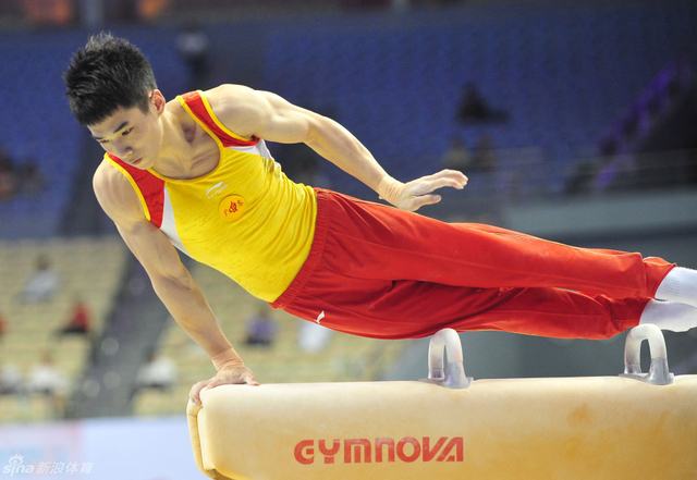 周施雄在鞍马比赛中