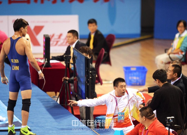 北京摔跤教练抗议裁判