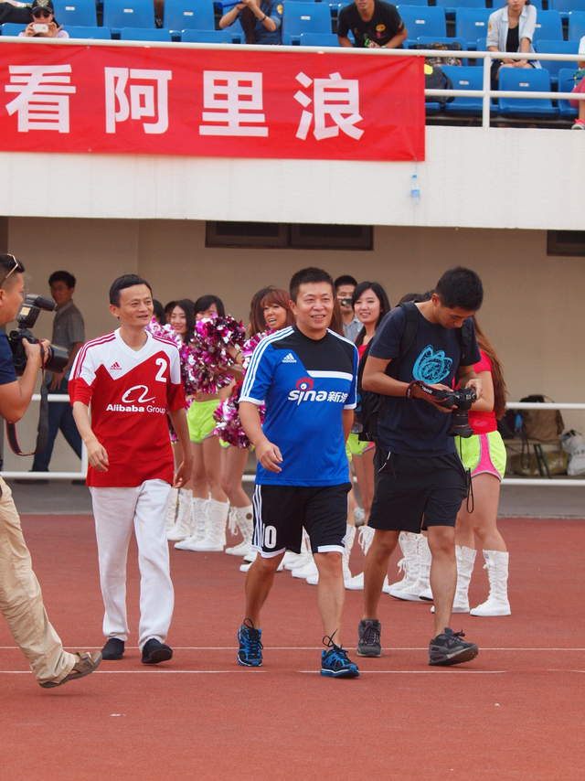 马云曹国伟入场