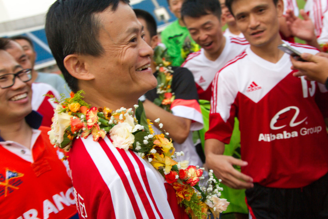 马云为球员打气